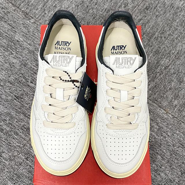 AUTRY x Maison Kitsuné White Navy Leather Medalist Low Sneakers AULWMK01