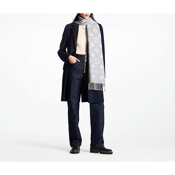 Louis Vuitton Simply Signature Light Gray Scarf M77727