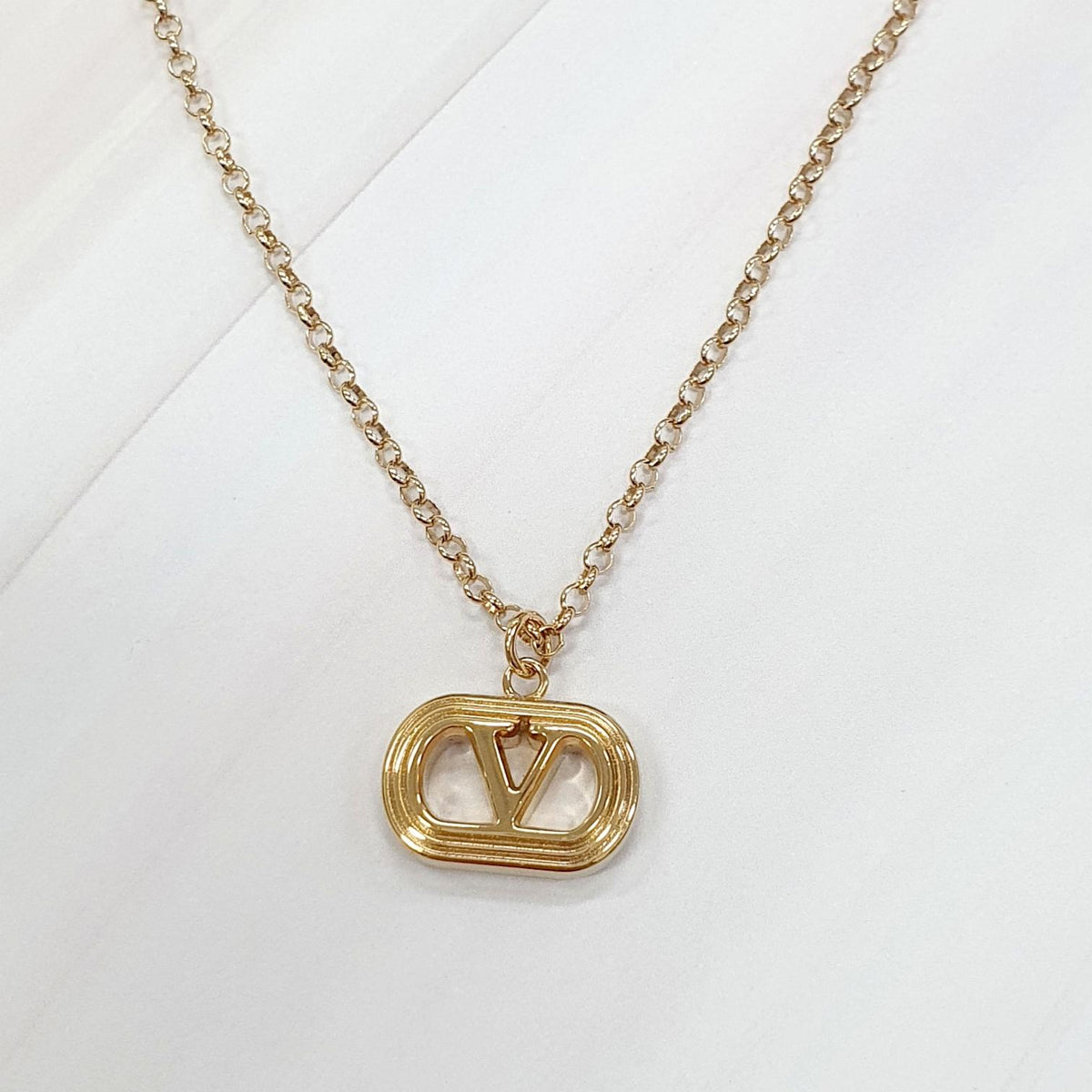 VALENTINO Women’s V Logo Ovalette Pendant Necklace Gold-Tone