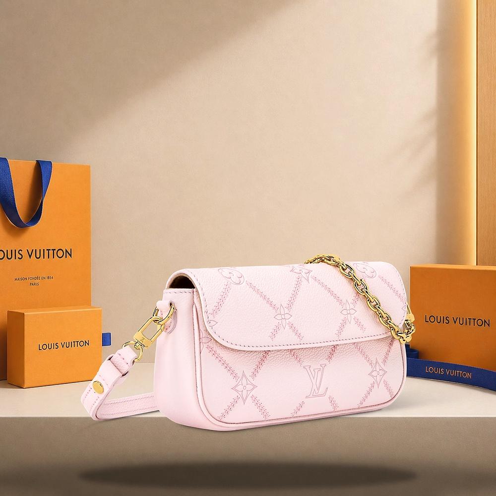 Louis Vuitton Ivy Light Bliss Couture Wallet on Chain Tote Bag