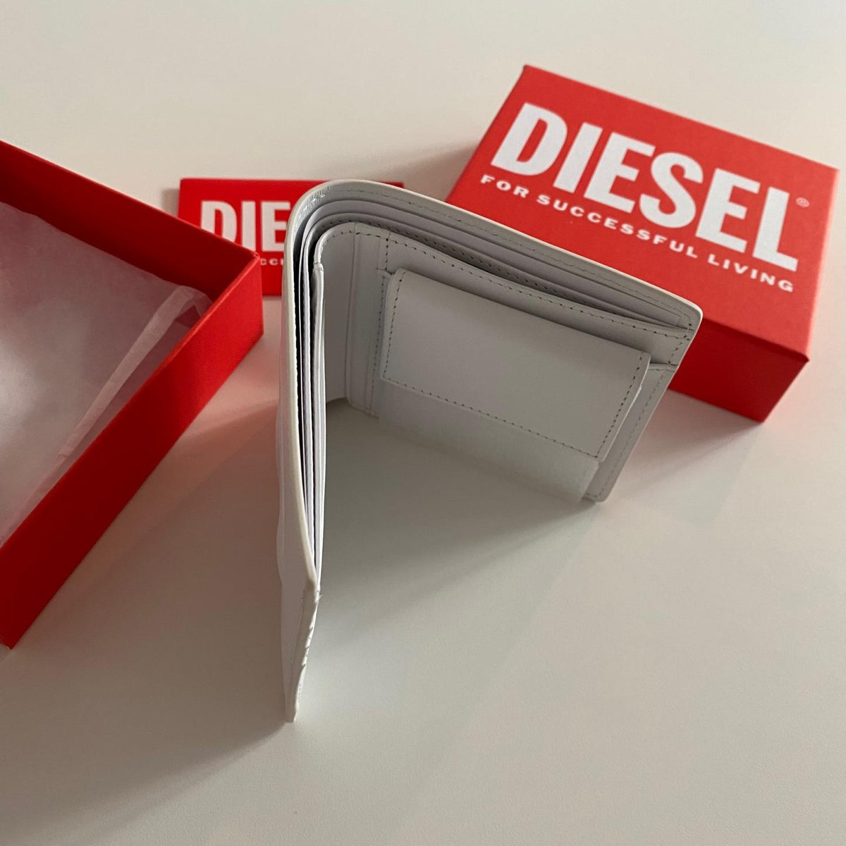 DIESEL Men's White Leather D Logo Bifold Wallet X08433PR818 H6196