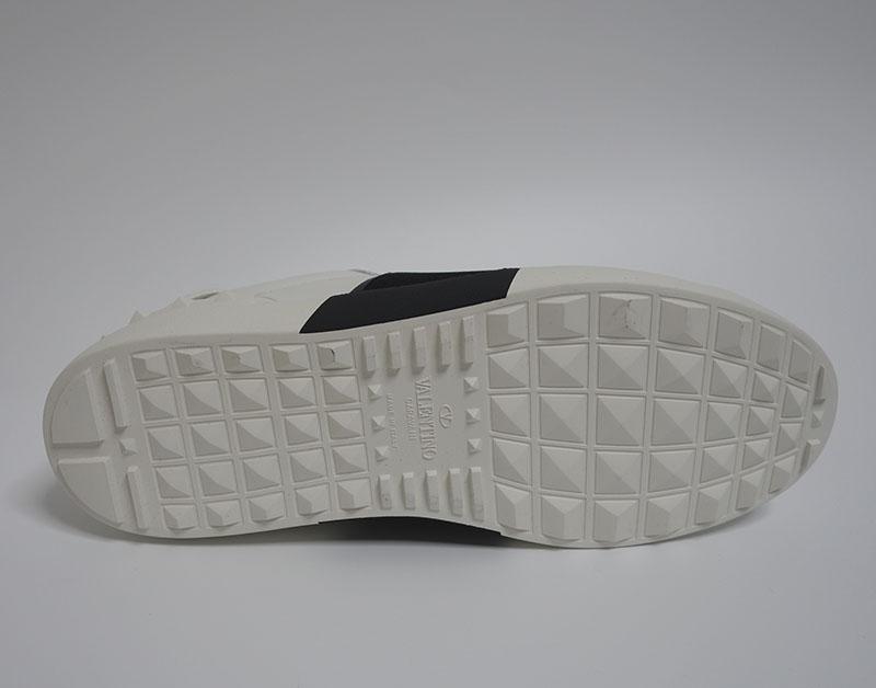 VALENTINO Black Hidden Band Low-Top Sneakers 2S0938 BVC A01