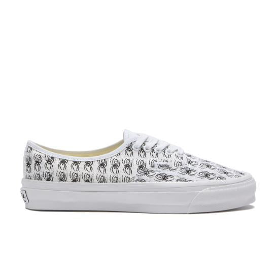 Vans Classic Low-Top Sneakers for Men VN000EAKTWB1 DOM