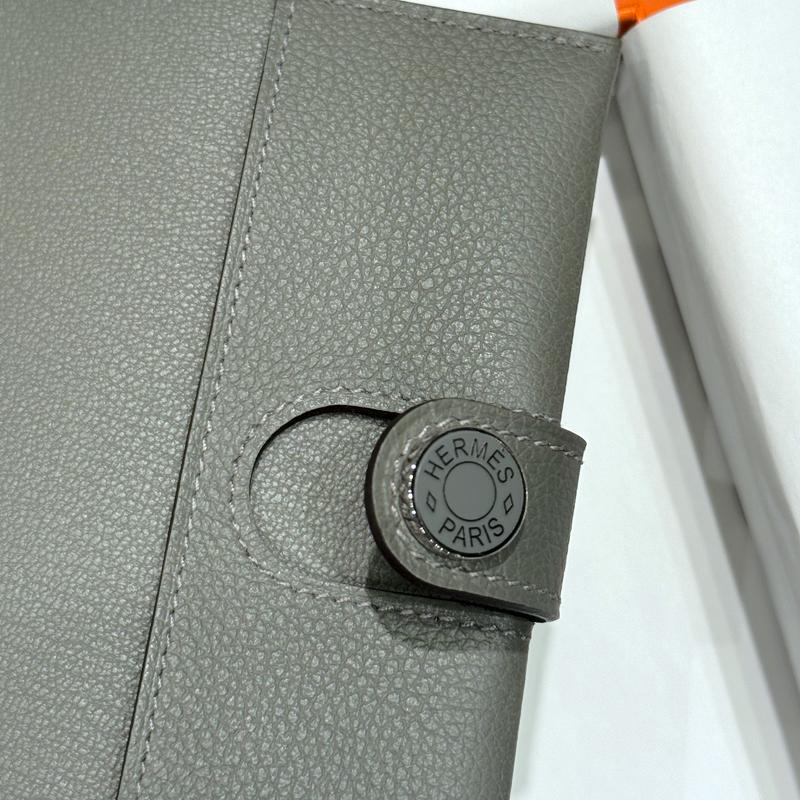 HERMES Dark Gray Passport Holder Wallet Palladium Hardware Unisex