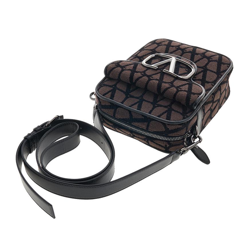 VALENTINO Garavani Signature V Logo Leather Shoulder Bag Unisex
