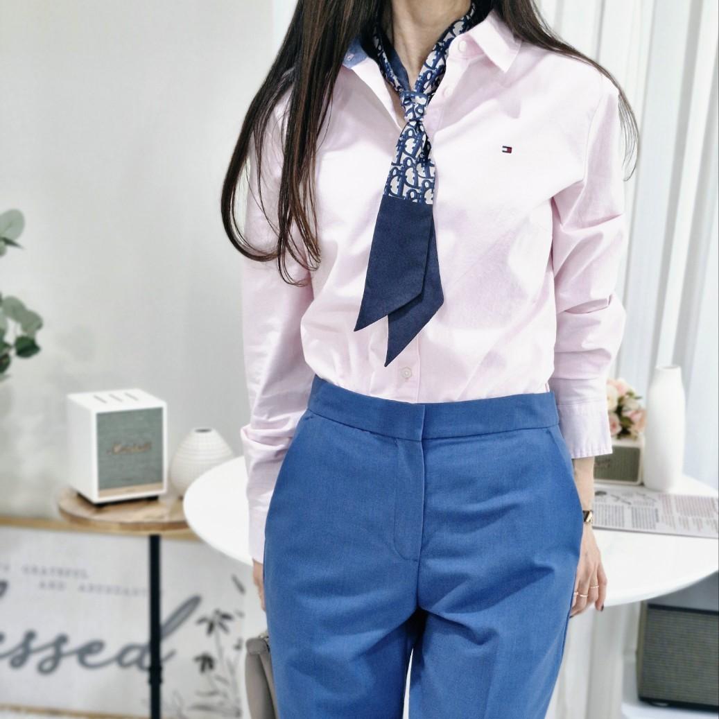 TOMMY HILFIGER Women’s Oxford Long Sleeve Shirt Solid Mini Flag Logo