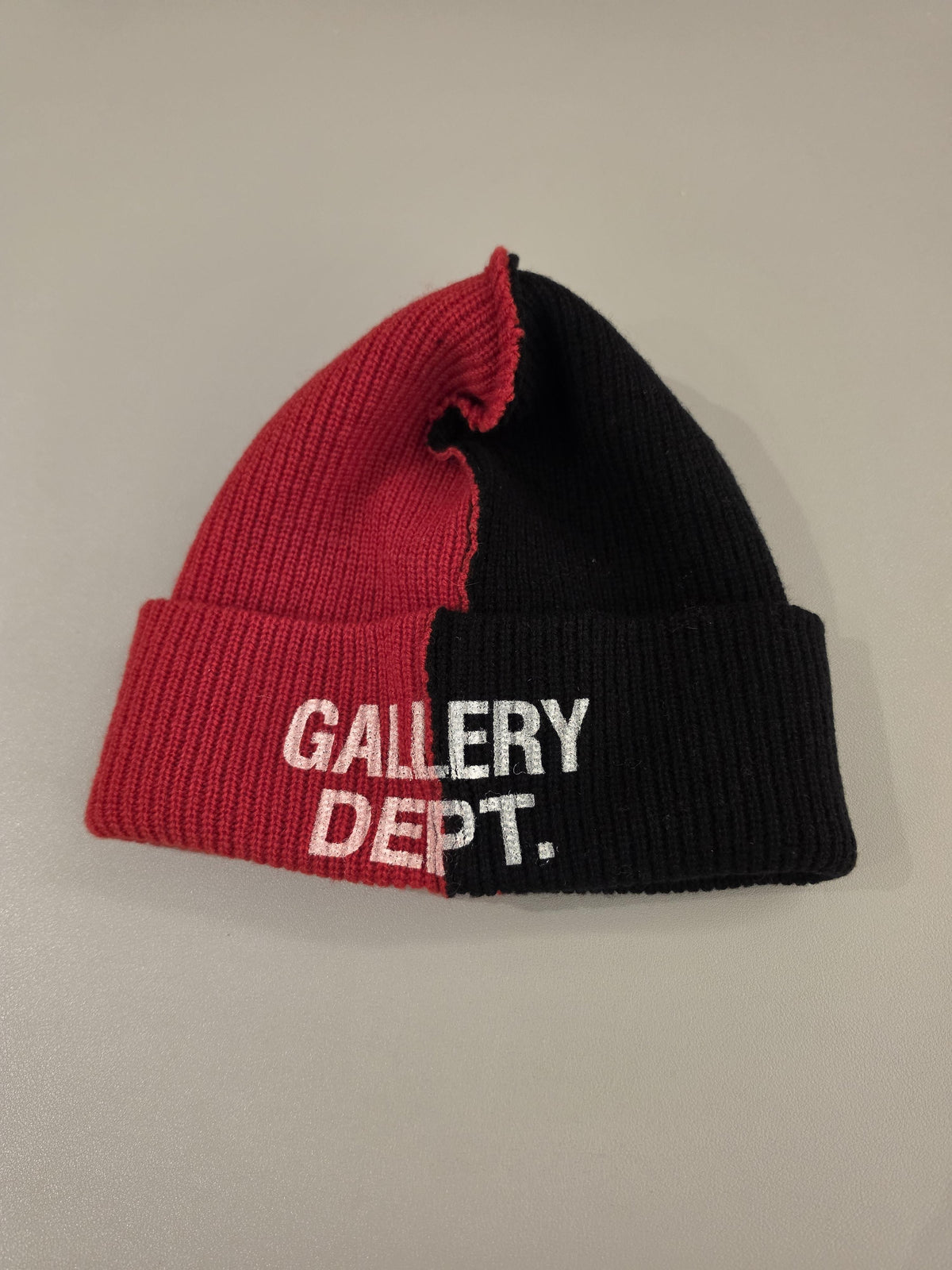GALLERY DEPT. Red Black Topanga Beanie Hat 2TB910050