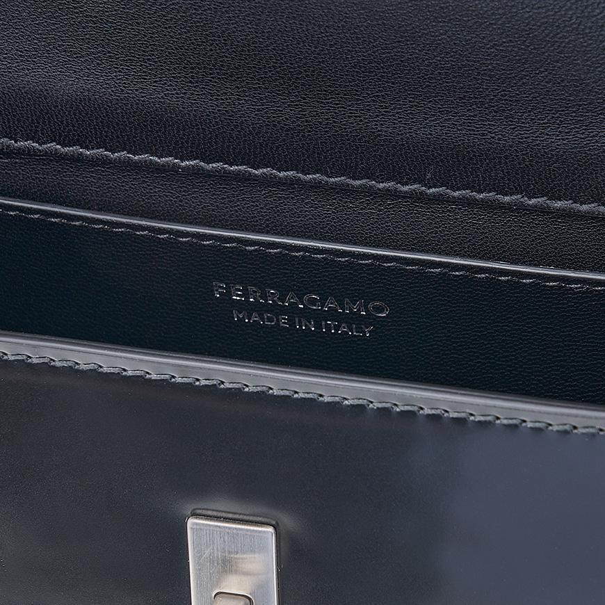 Ferragamo Women's Geometric Shoulder Bag 21 3971 NERO 0762804