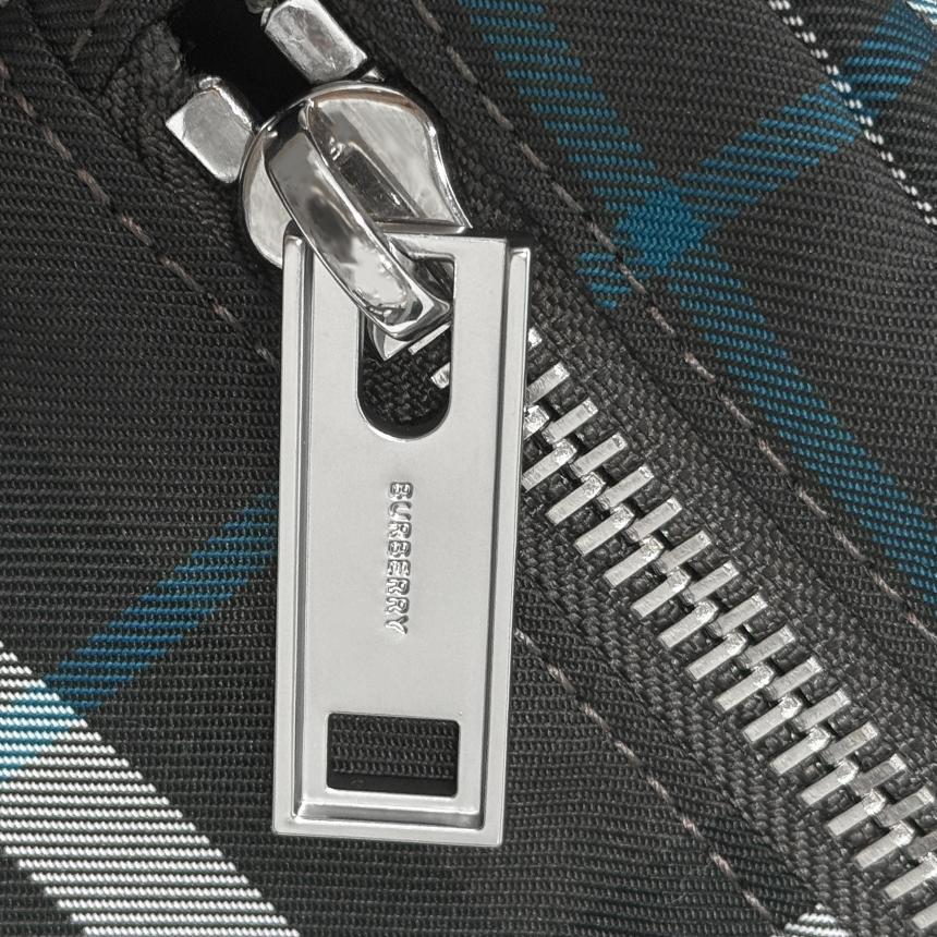 BURBERRY Check Pattern Crossbody Shoulder Hip Bag 81203651 SNUG