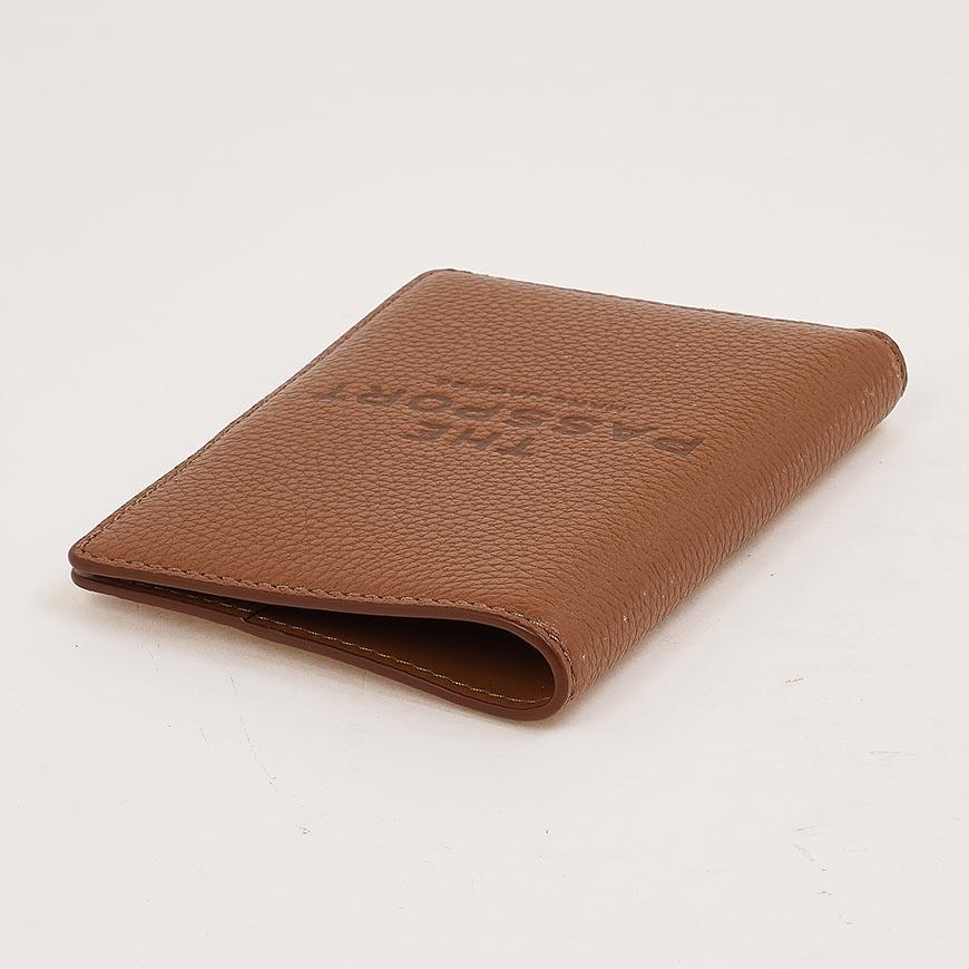 Marc Jacobs Unisex Leather Passport Wallet Case Brown