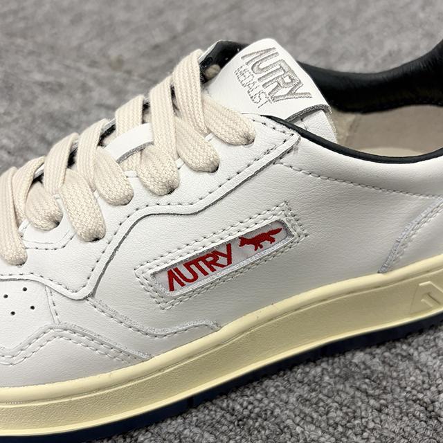 AUTRY x Maison Kitsuné White Navy Leather Medalist Low Sneakers AULWMK01