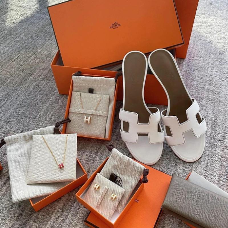 HERMES Oasis Classic White Calfskin Sandals for Women