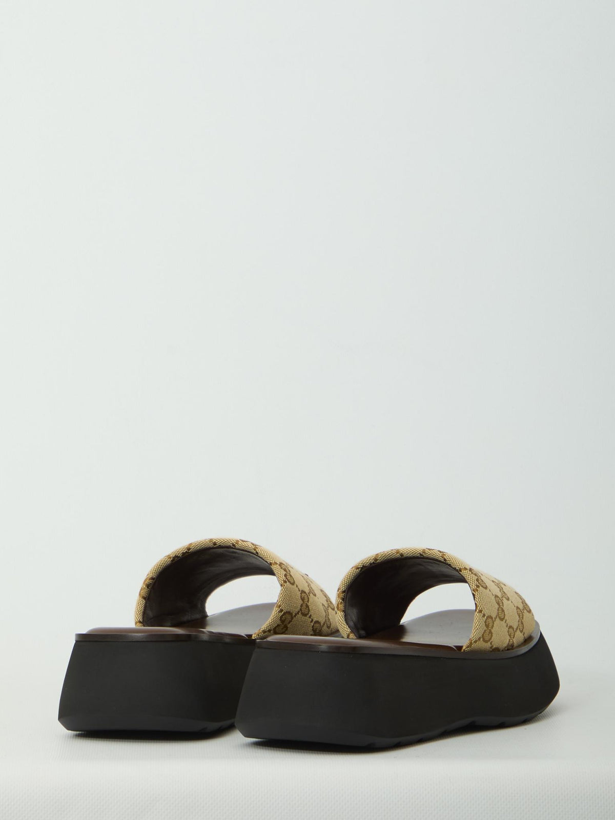 GUCCI Leather Sandals Women’s Beige Open-Toe Slides