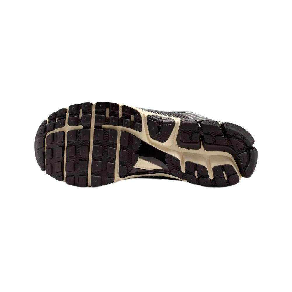 Nike Zoom Vomero 5 Black Metallic Silver Low-Top Sneakers